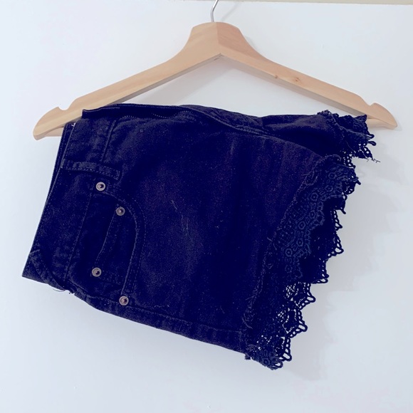 Free People women’s lace trim denim shorts solid black size 27 - Picture 3 of 7